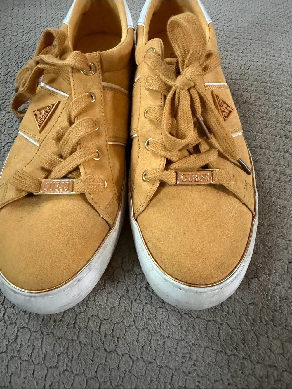 GUESS womens Mustard Suede Low-Top Sneakers - size 9